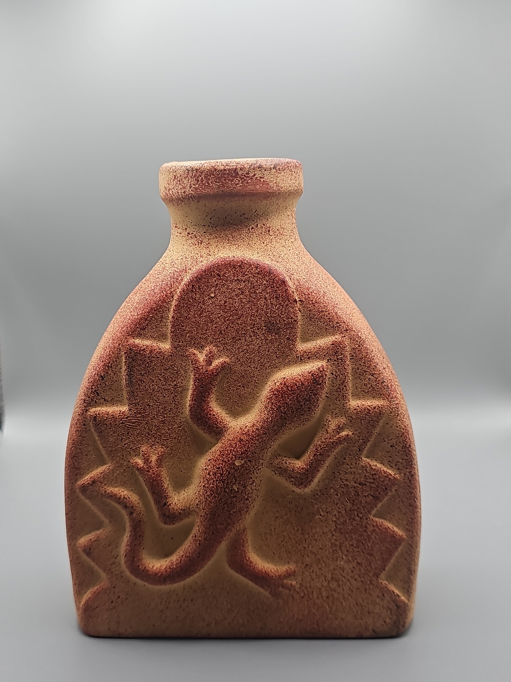 Vintage Southwestern Terracotta Pottery Vase 3D Raised Lizard Gecko Design
